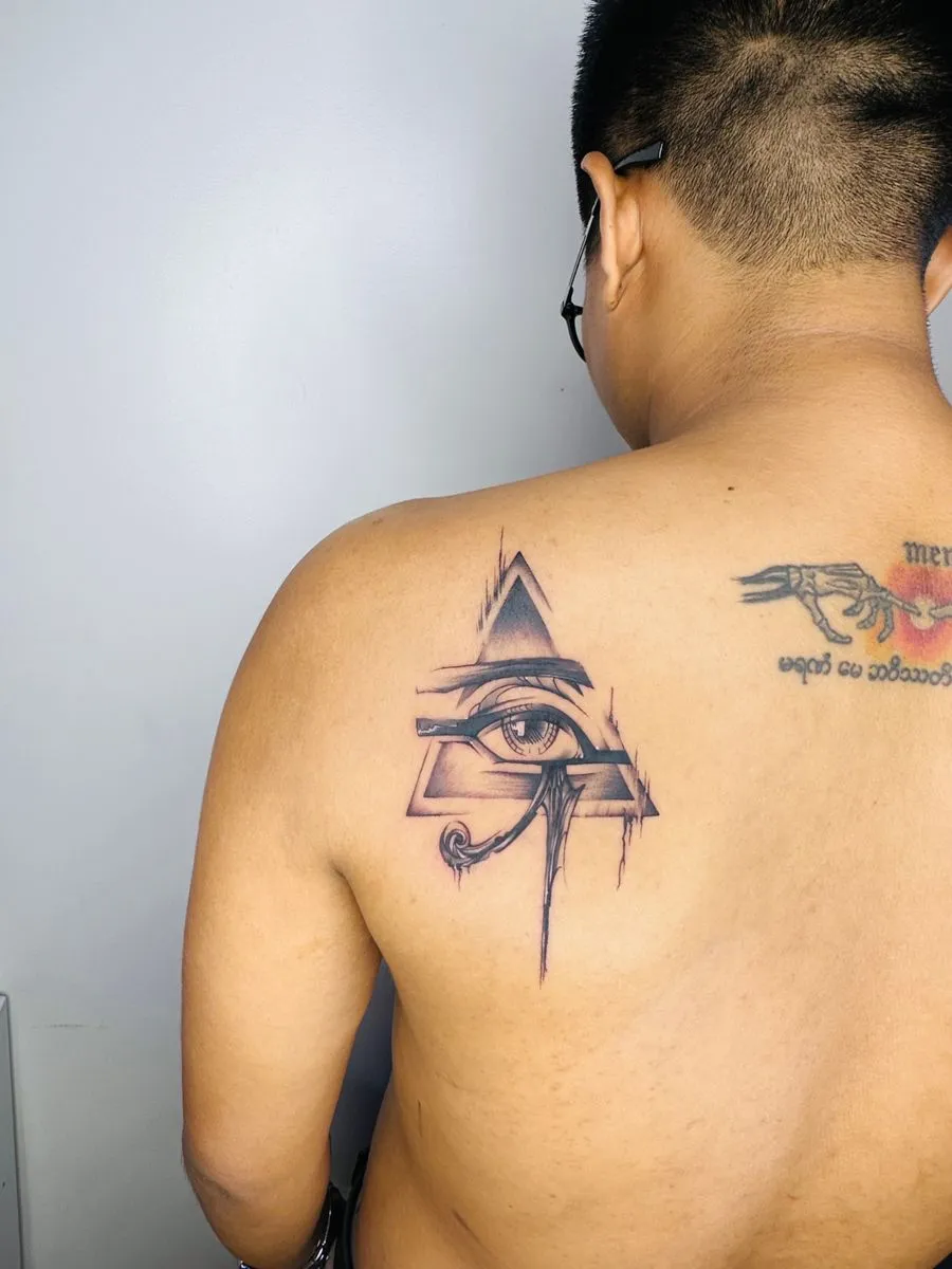 h&igrave;nh xăm mắt của thần Horus